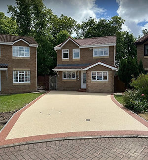 Smooth cream resin bound driveway with a neat darker block paved border edge