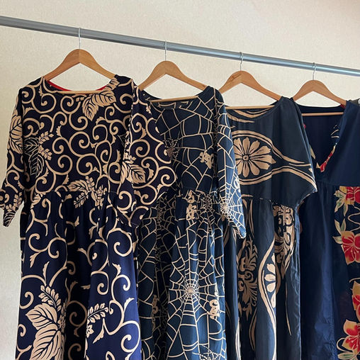 柿渋染めのワンピース