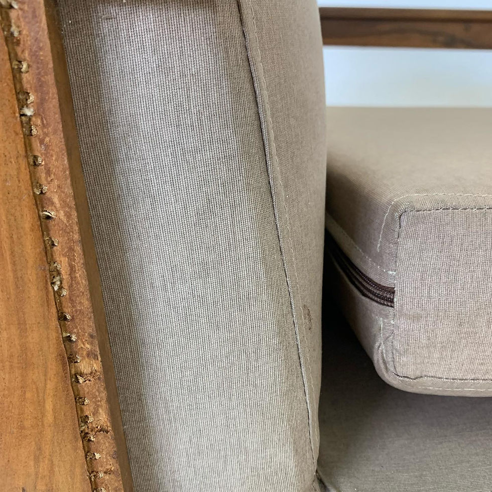 Miniatura: Par de poltronas em caviúna, lateral em palhinha