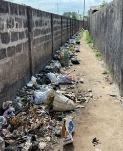 la rue dans un triste état_edited.jpg