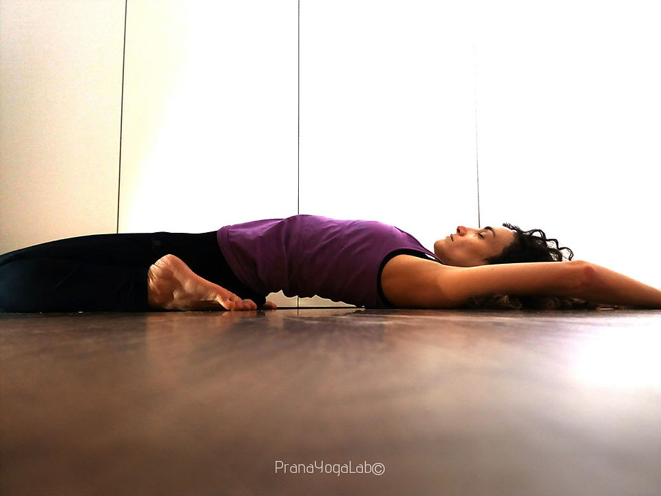 Heroe reclinado (Supta Virasana)