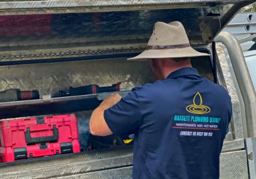 Bassett plumber loading tools into the ute