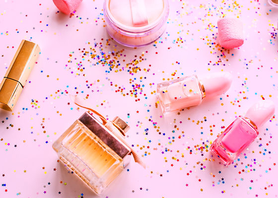 girly-dressing-table-with-cosmetics.jpg