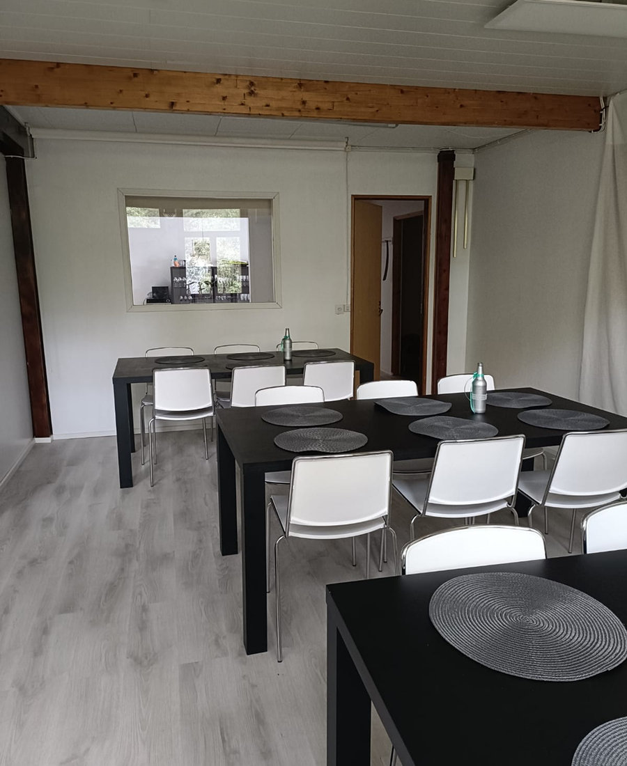 Kokoustila Turku — Villa Metsälä Paattinen, alakerran kokoustila tekniikalla