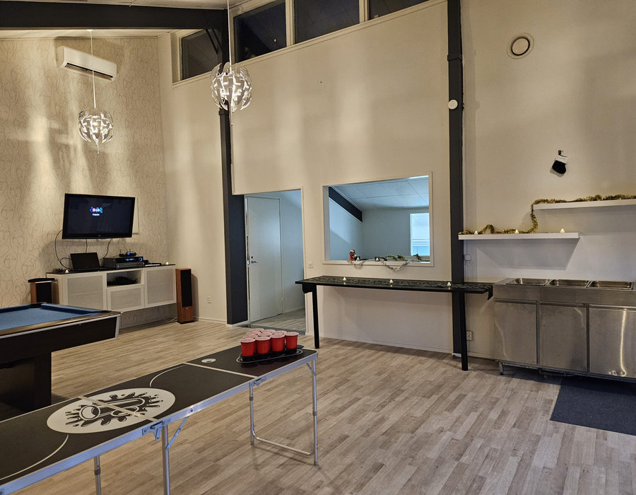 Villa Metsälän puusauna ja oleskelutila yläkerrassa — saunatila Turku