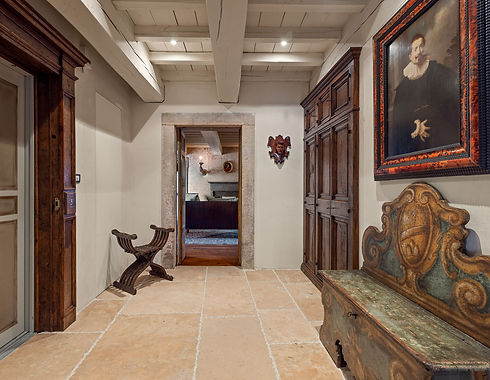 Hallway in Castello di Procopio