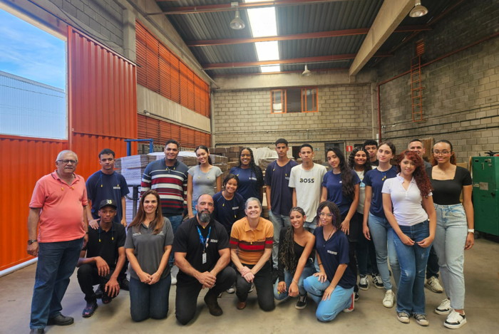 Alunos da turma de Flexografia 2025 realizaram visita técnica à Associada Cartonagem Líder