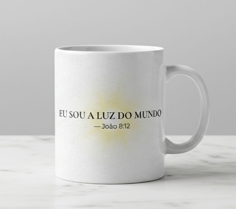 Caneca Cristã “Eu Sou a Luz do Mundo” – João 8:12 | Coleção Ele É