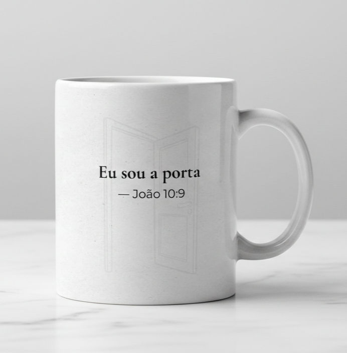 Caneca Cristã “Eu Sou a Porta” – João 10:9 | Coleção Ele É