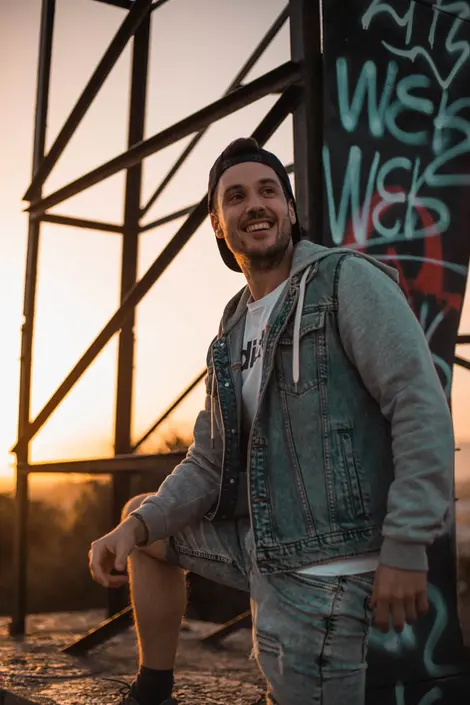 Iñaki admiring the colours of the sunset