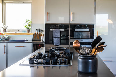 Airigh Mhic Ruauridh Cottage has a fully-equipped gourmet kitchen.