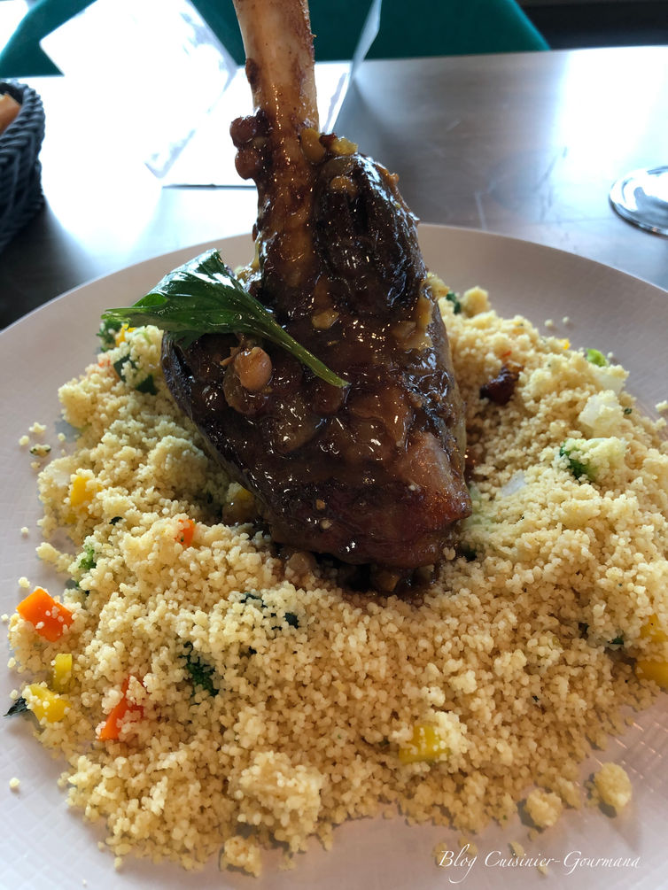 Alerte pépite, je viens de dégoter une vraie de vraie ! Le Bar Restaurant " Le Globe " à Bulle.