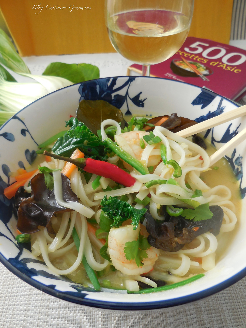 Délicieusement addictive, voici ma soupe asiatique aux crevettes, curry