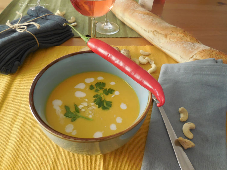 Patates douces, carottes, lait de coco et des épices apportent une douceur incroyable à ceux velouté