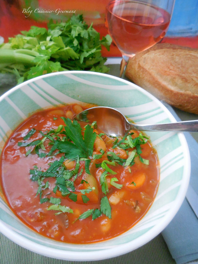 Voilà une soupe qui va vous tenir chaud, la fasoláda, une soupe populaire en Grèce et en Chypre. 