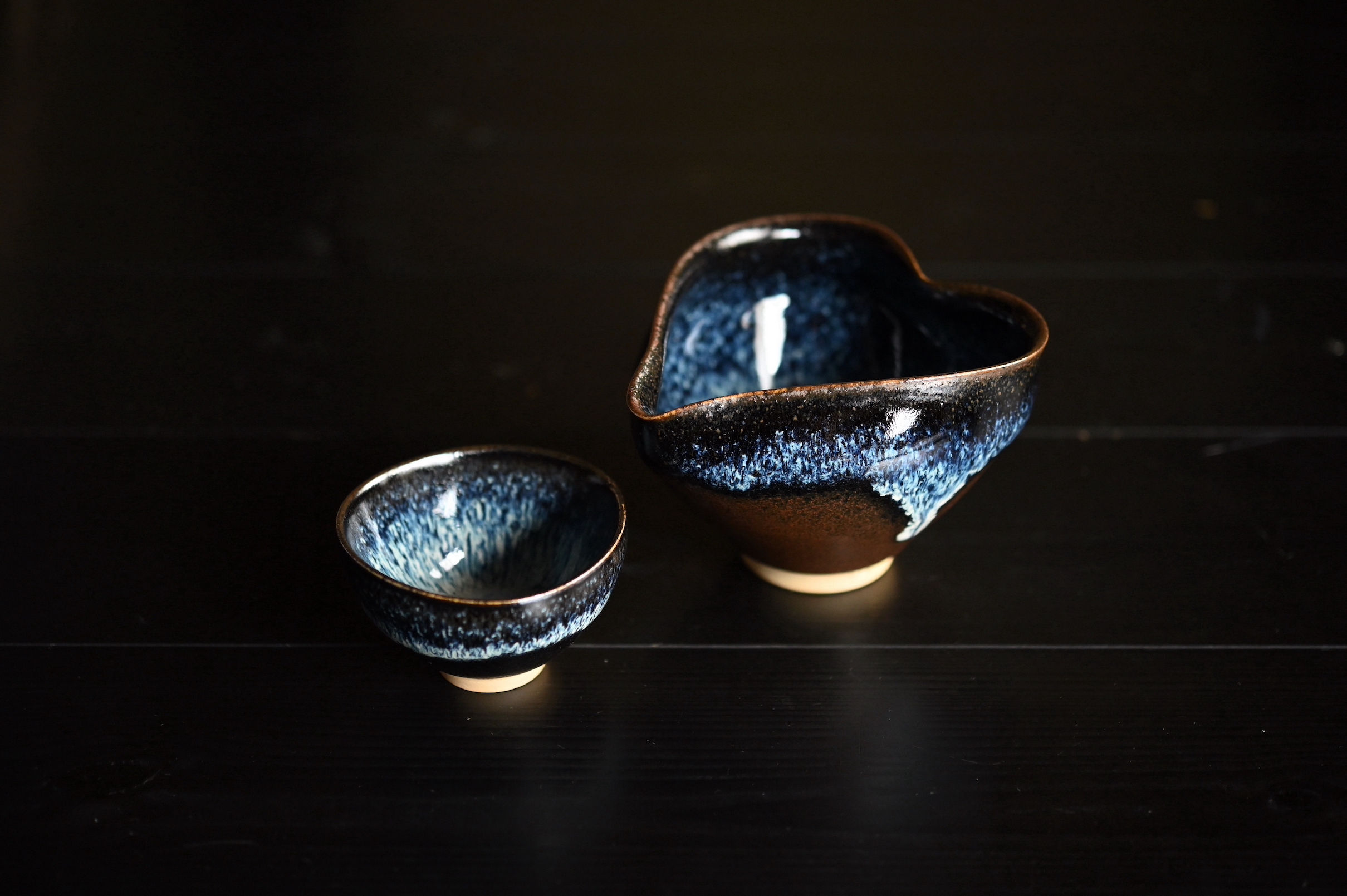 流天目片口・三角ぐい呑み　白黒色　守崎正洋作