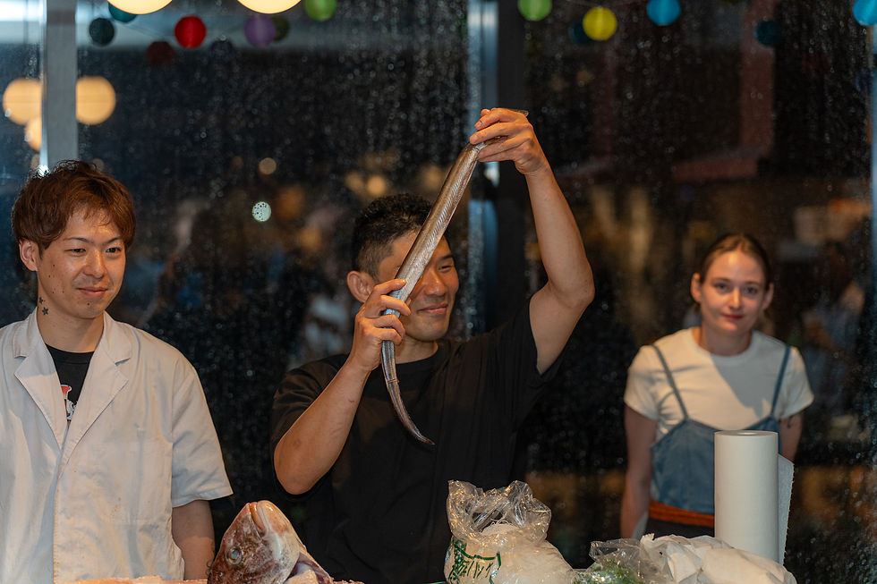 In July, people in Kyoto always eat hamo (Japanese conger eel). After they were processed, we ate them as tempura.