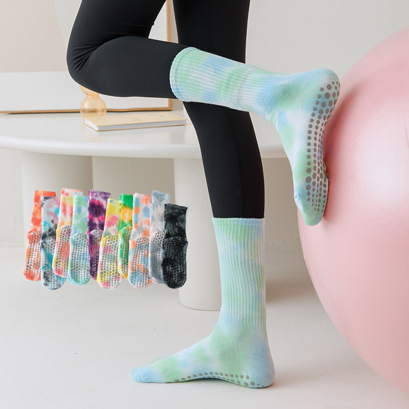 3 Pairs non-slip yoga socks gradient women yoga socks. Non-slip ladies indoor dance floor socks, mid-tube cotton.