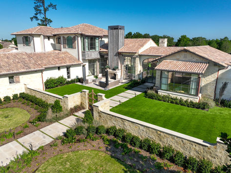 Stucco Texture: Integral Color
Stucco with NO CONTROL JOINTS
Used Precision Crack Shield