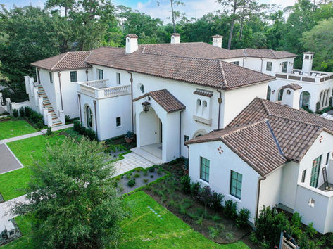 Cast Stone Windows Surrounds, Banding, and Balustrade
Cast Stone Texture: Standard Dry Pack
Cast Stone Color: B4
Stucco Texture: Integral Color with Additional Sweetcoat
NO CONTROL JOINTS
Used Precision Crack Shield