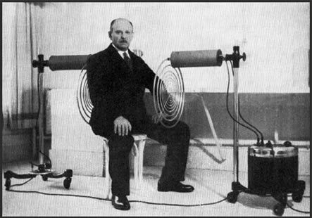 Georges Lakhovsky sitting in an MWO