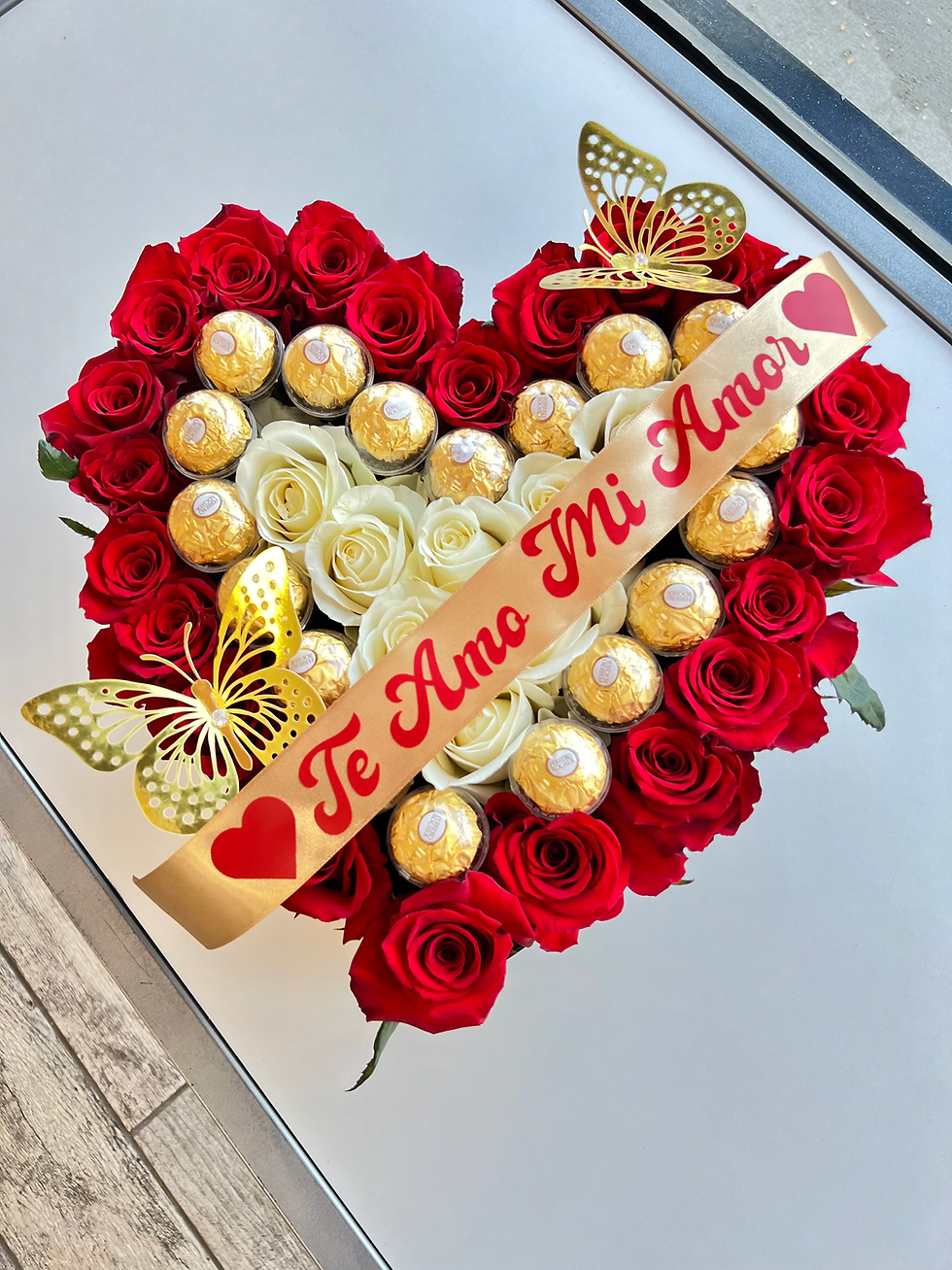 Thumbnail: Single Layer Heart Shaped Box