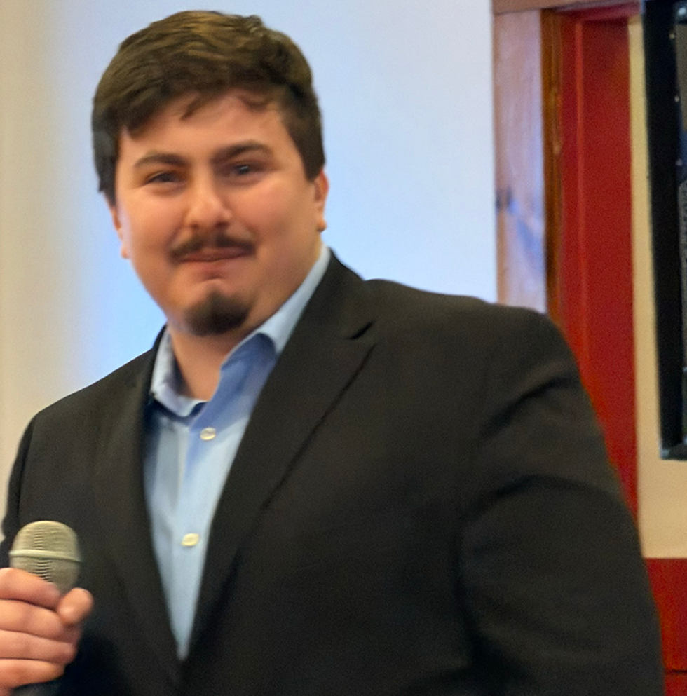 A picture of Vincent Tocci holding a microphone