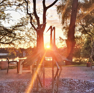 Denkmal Kraniche DDR, waldhotel seeterrasse, Köpenick Hotel, Köpenick Eventlocation, Köpenick Seminare, ostalgie, Hotel am See mit Waldblick
Hotel im Wald 
Hotel mit Seeblick, Entspannungshotel, Hotel am Wasser, 
Hotel mit Wald und Wasser, 
Hotel am Berliner Stadtrand, 
Hotel im Grünen, Brunnen Berlin, denkmalgeschützer Brunnen, zeuthener see, dahme, spree, wald, wasser, sonnenuntergang berlin

