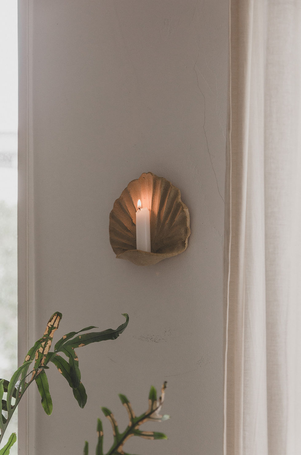 Thumbnail: Shell hanger in toffee
