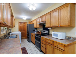 16880 TRACY AVE Lake Oswego, OR 97035