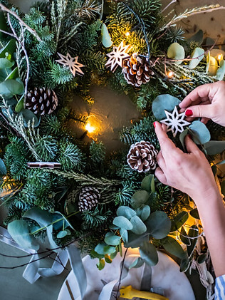 sustainable-christmas-wreath-making-class-london-portrait-big.jpg