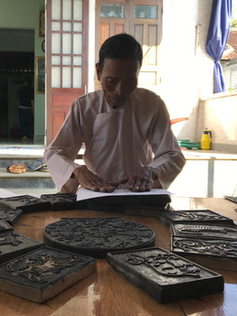 Visit to Kỳ Hữu Phước woodblock artisan, Huế