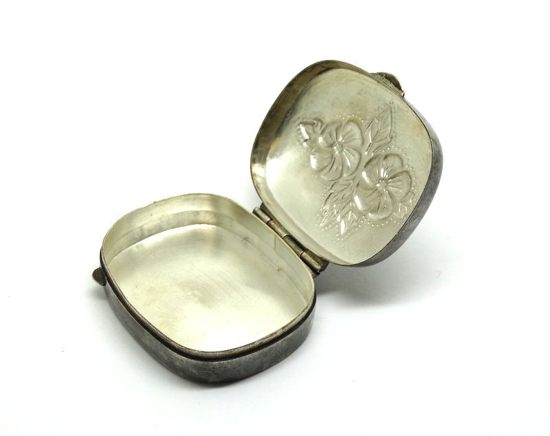 Thumbnail: Sweet Jane Floral Sterling Silver MERVYNS Pill Box