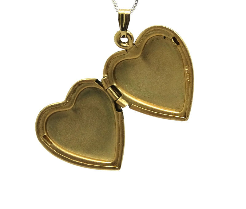 Thumbnail: Vintage 14k Gold Filigree Etched Heart Locket
