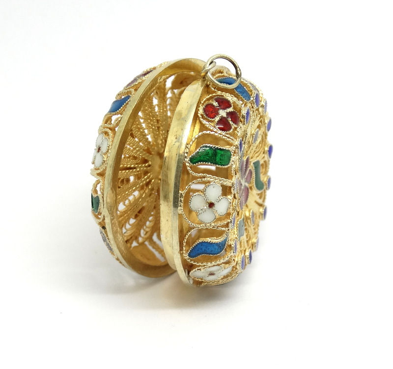 Thumbnail: Vintage Floral Enamel Cannetille Filigree Ster. Silver PILL BOX Locket Pendant