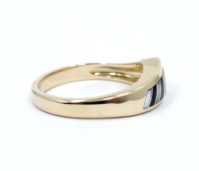 Thumbnail: KABANA Trillion cut AMETHYST Inlaid MOP ONYX 14k Gold Band Ring s.7