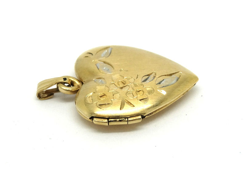 Thumbnail: Vintage 14k Gold Filigree Etched Heart Locket