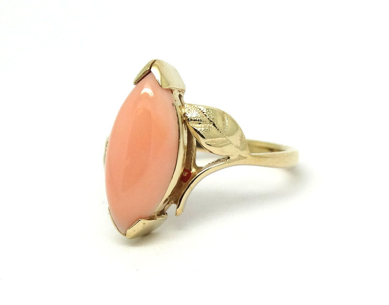 Thumbnail: Vintage Pink Angelskin CORAL 14k Solid Gold Leaves Ring