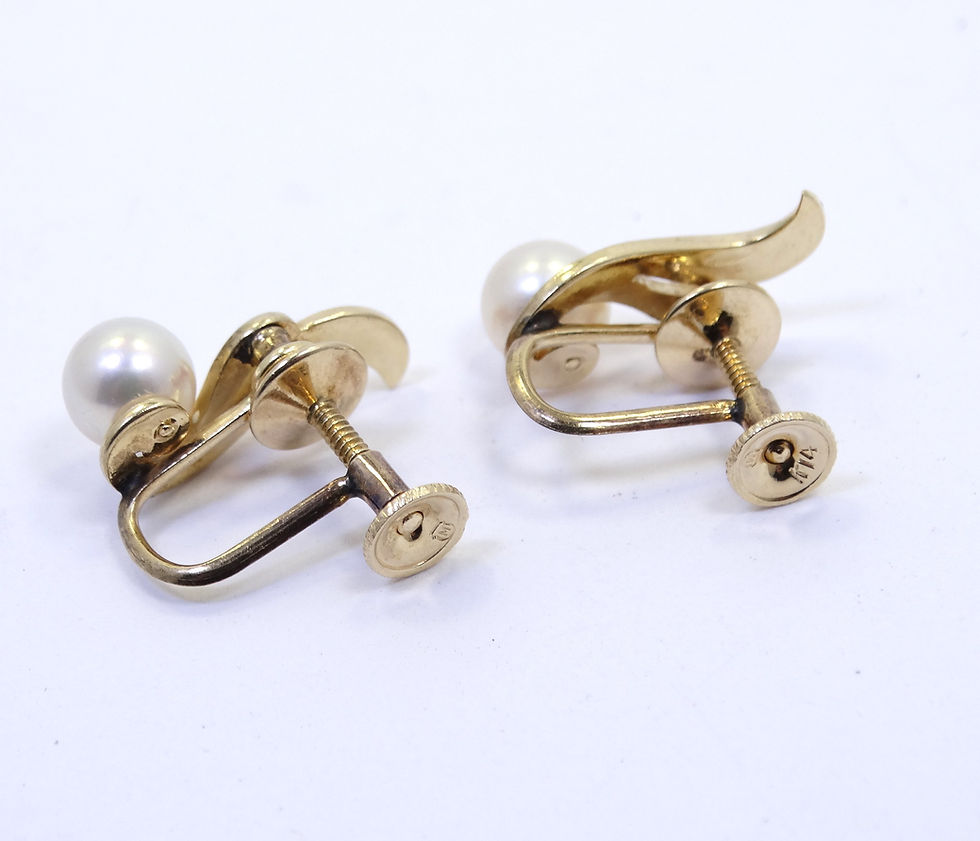 Thumbnail: Vintage MIKIMOTO 6mm AKOYA Pearl 14kt Gold Non-Pierced Screwback Leaf Earrings