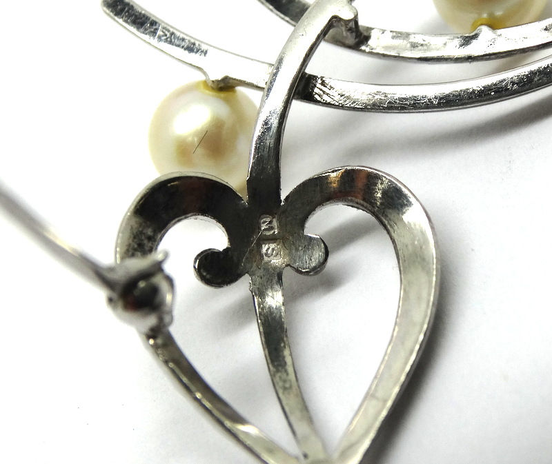 Thumbnail: Vintage MIKIMOTO AKOYA Pearl Sterling Silver Heart Leaf Brooch Pin