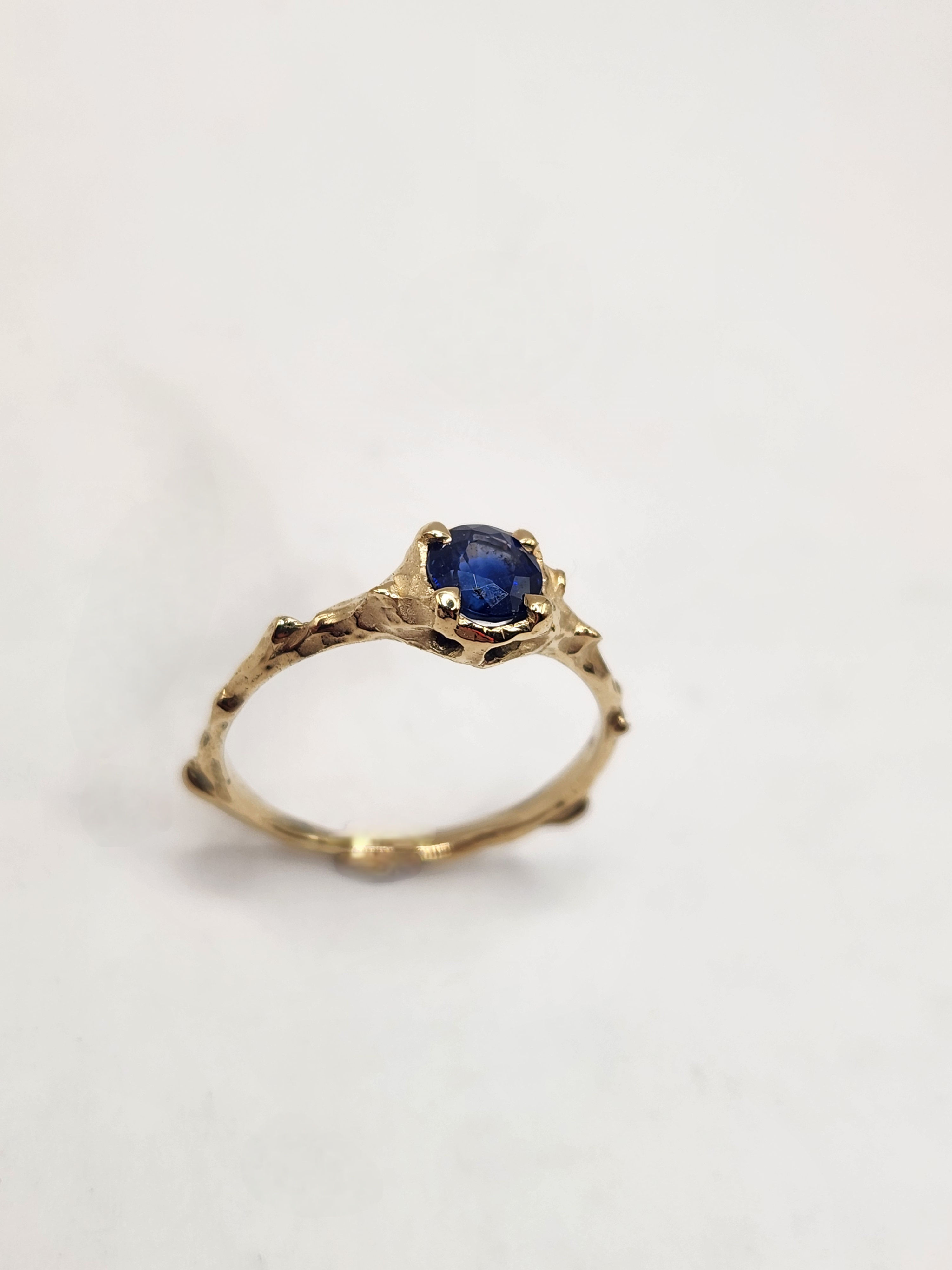 Royal Blue Sapphire Birch Solitaire 