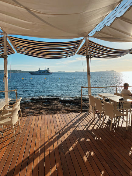 5DB565A0-7C6D-41F1-8A4A-52C5D3E1FD76