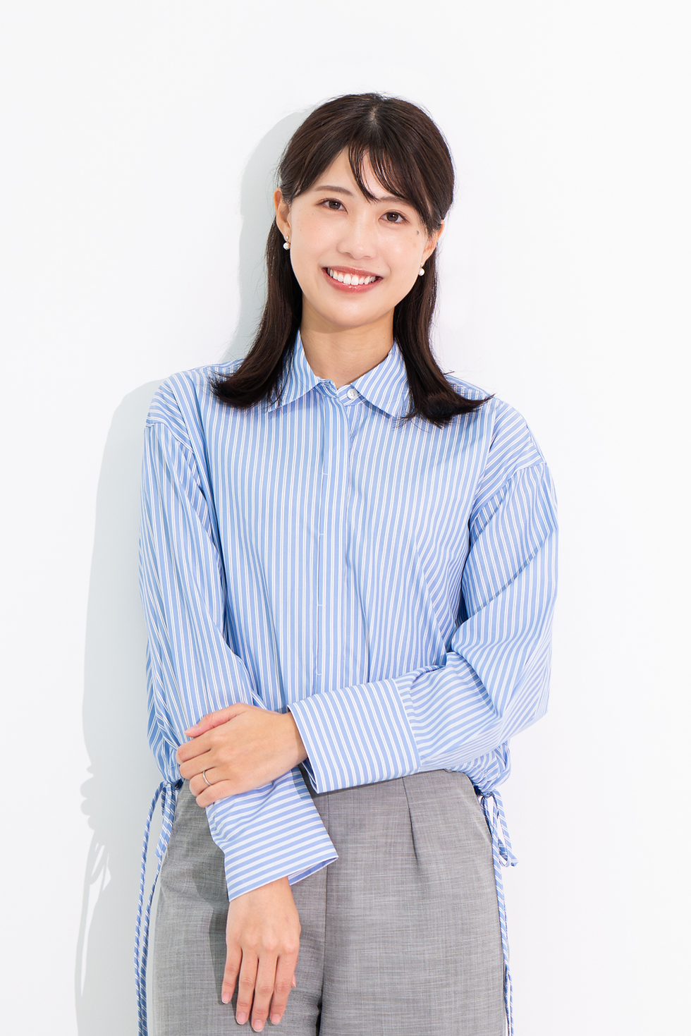 青いシャツを着た亀蔦なごみ.jpg
