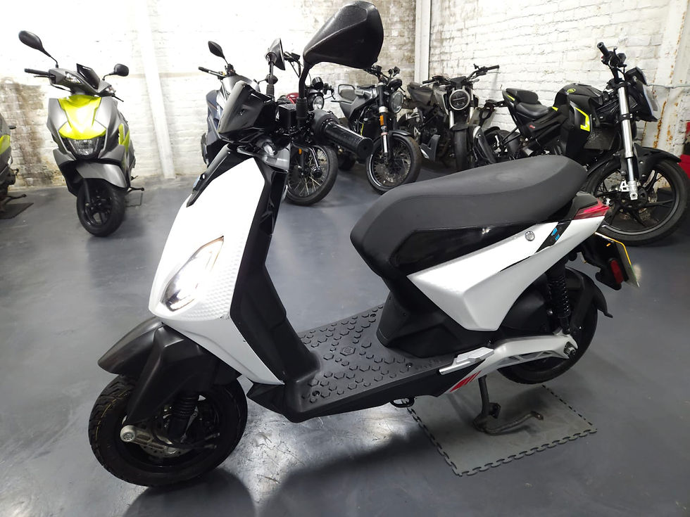 Thumbnail: Piaggio One E-scooter 2023 