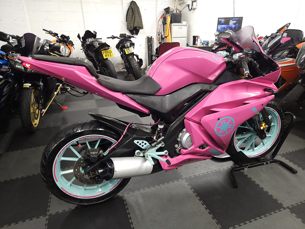 Thumbnail: Yamaha YZF-R 125 2015 Pink 