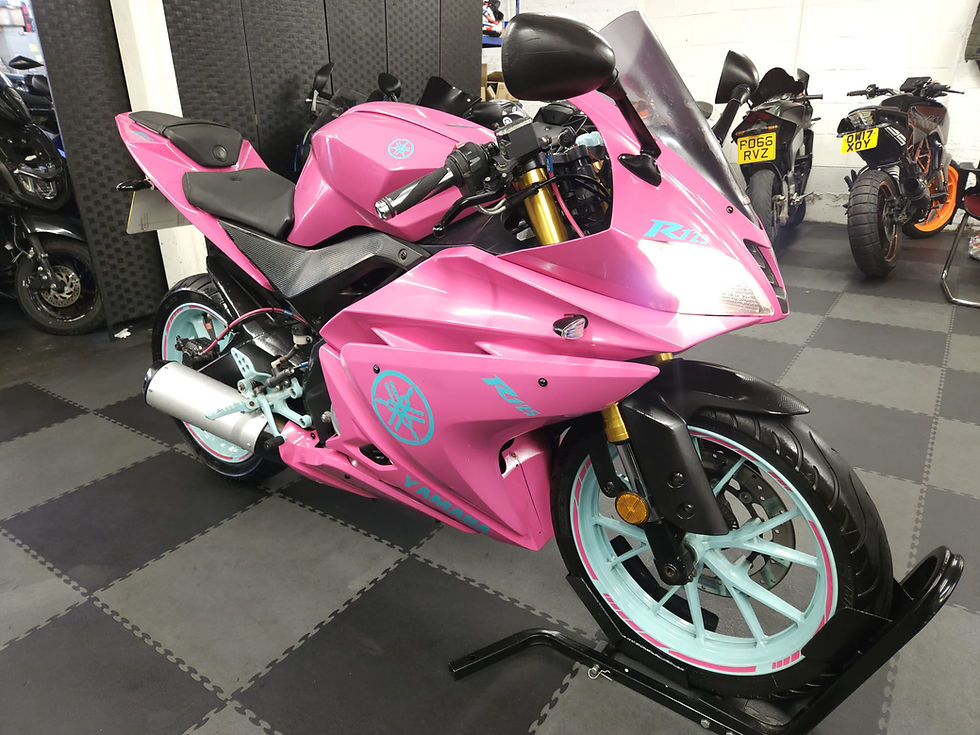 Thumbnail: Yamaha YZF-R 125 2015 Pink 