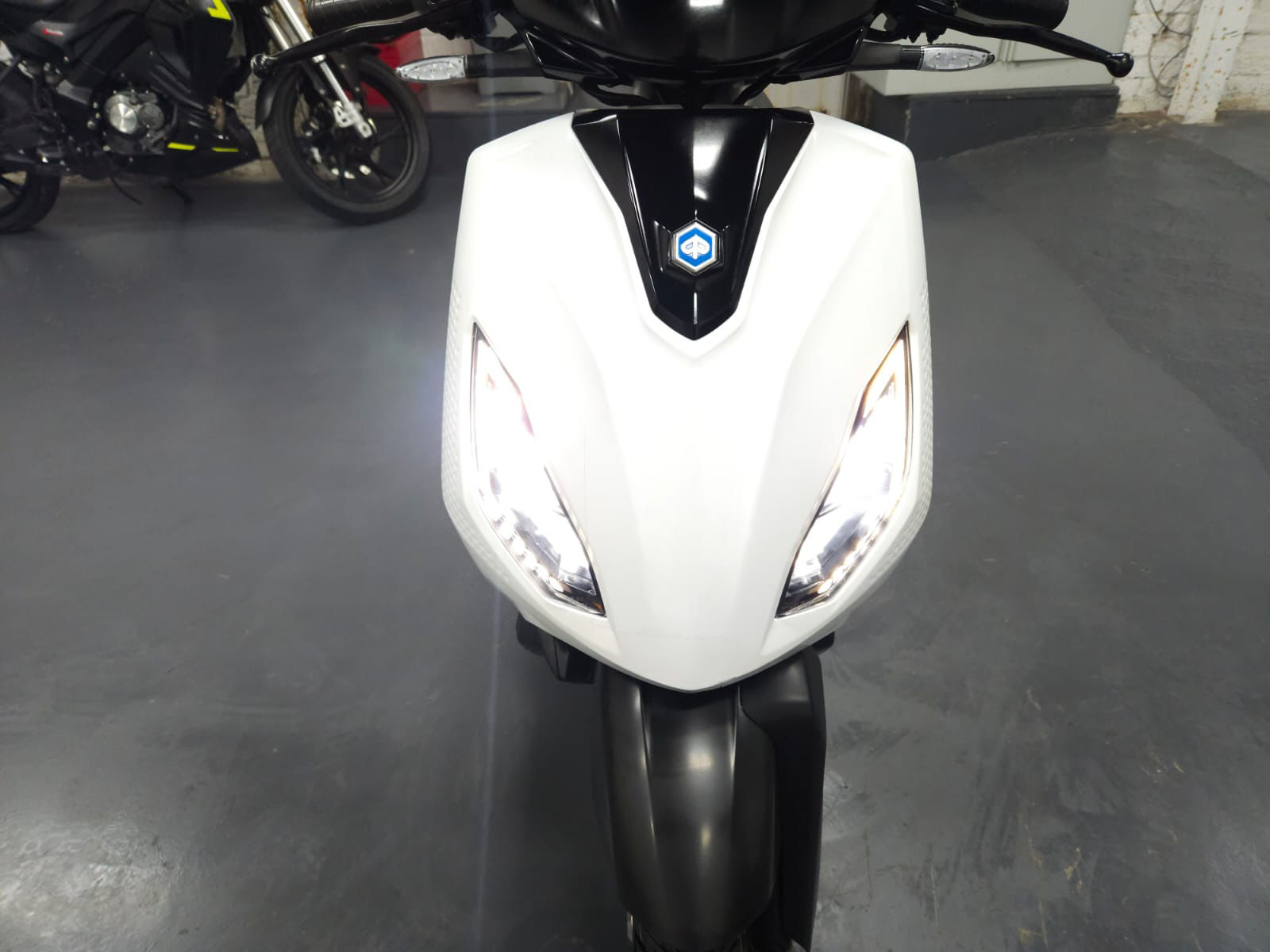 Piaggio One E-scooter 2023