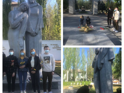 #Ліцей №10_Покладання квітів до Меморіалу Братське кладовище_10-В клас, кл. кер. Головатенко Л. Г.