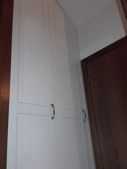 Aramadio sottoscala porta giacche (4)