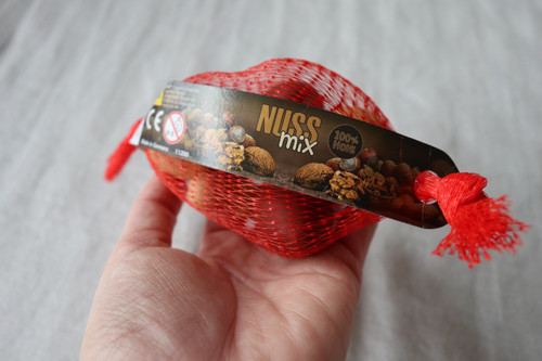ナッツいろいろ/Mixed Nuts in a Net | こどもマルクト | ヨーロッパ発